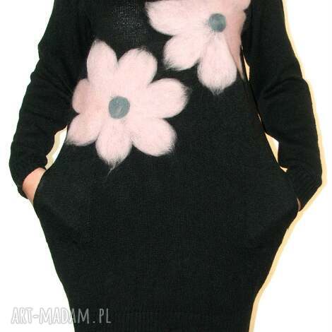 sukienka wełną zdobiona, filcowanie, kwiaty aplikacje, dzianina
