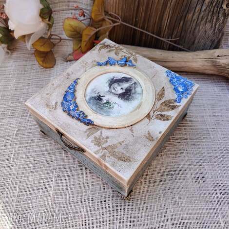 Romantyczne pudełko Vintage Girl z decoupage - szkatułka na biżuterię