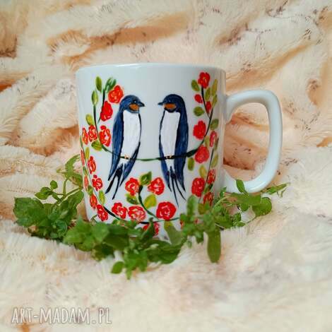 Jaskółki i róże - ręcznie malowany kubek 270 ml z porcelany