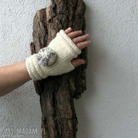 AlbaDesign: pom pon - białe rękawiczki, mitenki pompony, dodatek trend