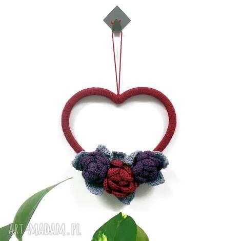 dekoracja ścienna serce z różami