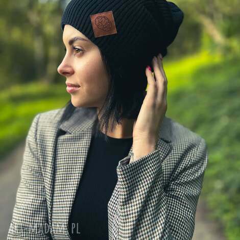 bawełniana czapka jesienna logo ekoskórka czarny, czapka na każdą