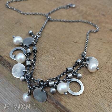 delikatny naszyjnik z pereł, perly, srebro oksydowane