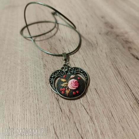 wisior poker - haft ręczny, prezent niej boho filcu