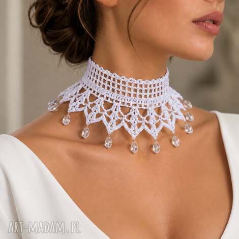 Biały koronkowy naszyjnik choker z wiszącymi łezkami