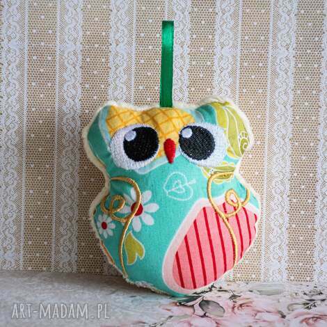 Mini sówka Ella 10 cm - haftowana zawieszka handmade