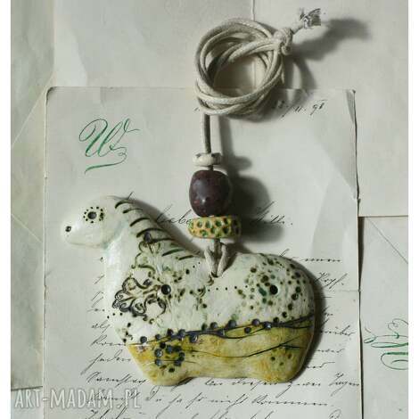 Wisior etno z koniem - ceramiczny handmade na rzemieniu