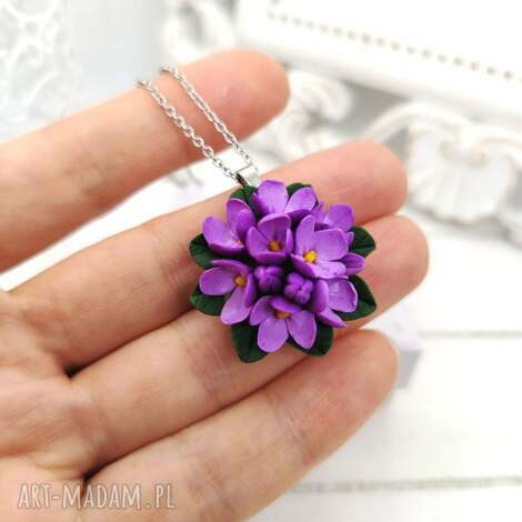 kobiecy naszyjnik okrągły z kwiatami bzu handmade, wisiorek bez, kwiatowa