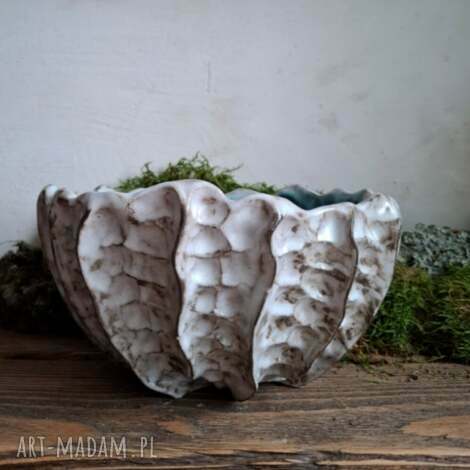 Misa ceramiczna Muszla - ręcznie lepiona z szamotu, granat i turkus (19 x 9 cm)