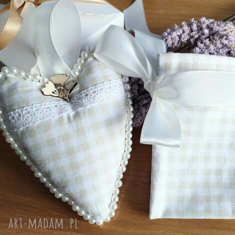 serce z woreczkiem na kartę podarunkową, prezent, box prezentowy walentynki