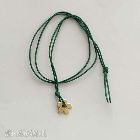Kwiatowy wisiorek handmade z matowionego mosiądzu