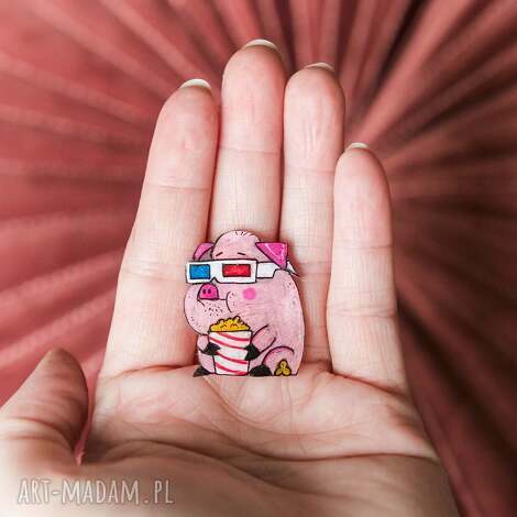 Słodka broszka ze świnką Gienią dla kinomaniaczki - handmade Pintura