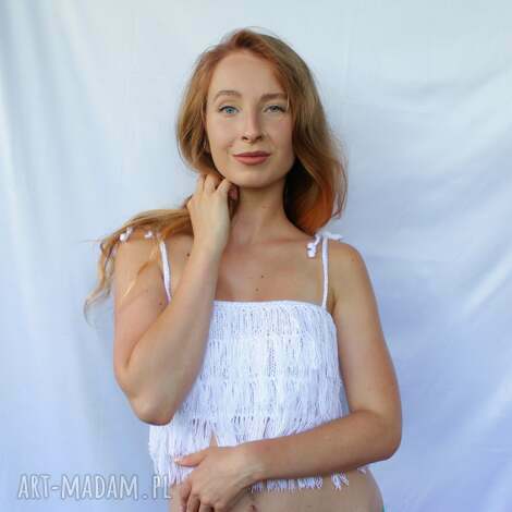 biały top z frędzlami, letnia bluzka ramiaczkach