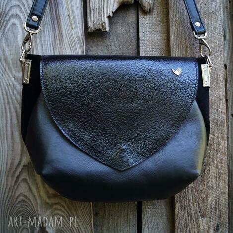 amina średniej wielkości torebka na ramię czarna skóra naturalna, czarny zamsz