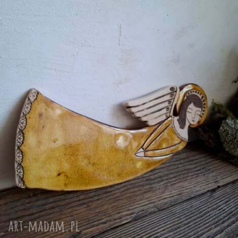 Anioł ceramiczny Skarda - prezent na Komunię, Chrzest i Ślub z ornamentem i złotym szkliwem