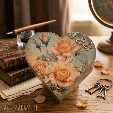 Szkatułka serce z różami i reliefem vintage handmade