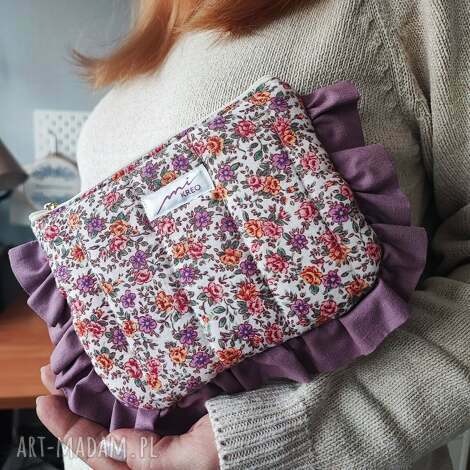 kosmetyczka kwiatowa z falbanką, saszetka, styl romantyczny
