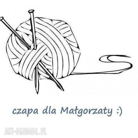 Czapka szara na zamówienie - dziergana, gruba i zimowa (na prawo) od Aga made by hand