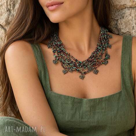 Krótki naszyjnik choker boho z koralików i serc