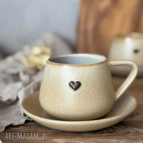 filiżanka ze spodkiem beczułka 250 ml w stylu boho - pustynny piach z sercem