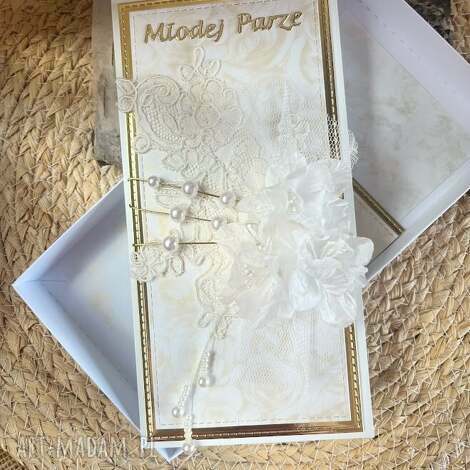 Kartka ślubna handmade dla młodej pary w bieli i lustrzanym złocie - komplet w pudełku