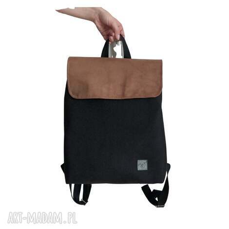 plecak brązowy z czarnym klapką