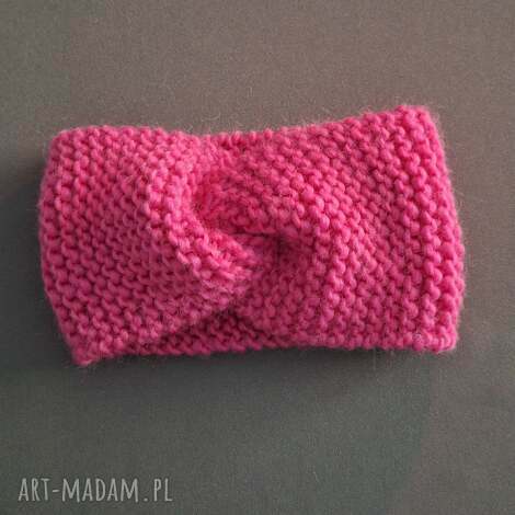 Wełniana opaska turban twist w neonowym różu - na drutach