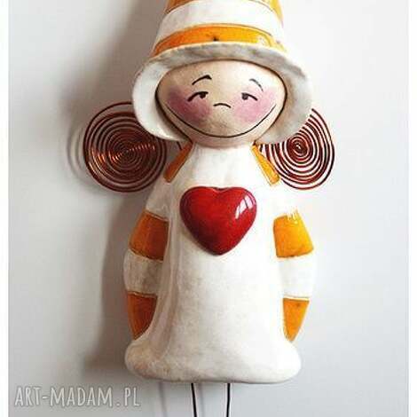 Wiszący elf - aniołek z ceramiki na sercu. Rękodzieło handmade art-Madam.pl
