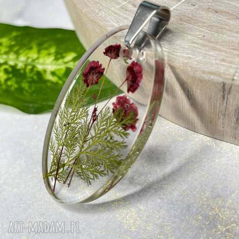 Jesienny wisiorek z polną łąką w żywicy - herbarium, ręcznie robiony prezent dla kobiet