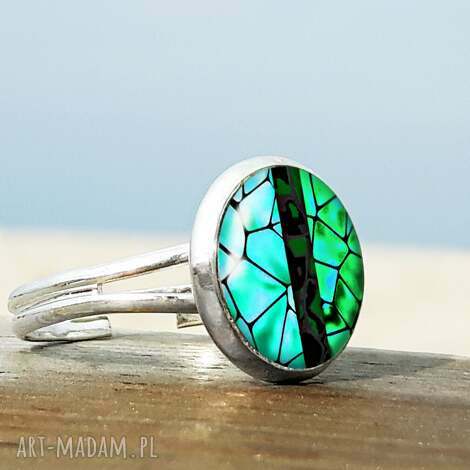 mały regulowany pierścionek ze szkłem artystycznym, szkło artystyczne, grafika