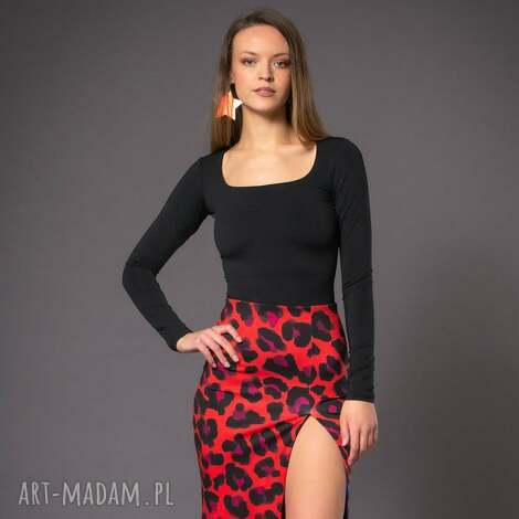 Czarna bluzka z dekoltem karo Linda - handmade jersey z elastanem