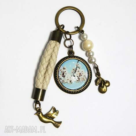 breloczek - kwitnąca wiśnia, rzemień kluczy ptak niej