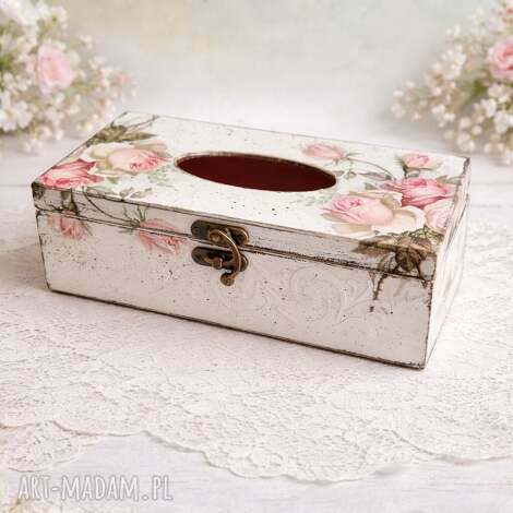 Biały chustecznik z różowymi różami - romantyczny shabby chic, ręcznie robiony