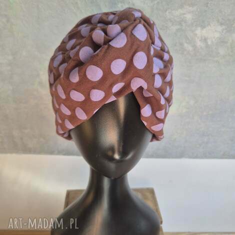turban brązowy fioletowe grochy w stylu retro uszyty z dzianiny orient milutki