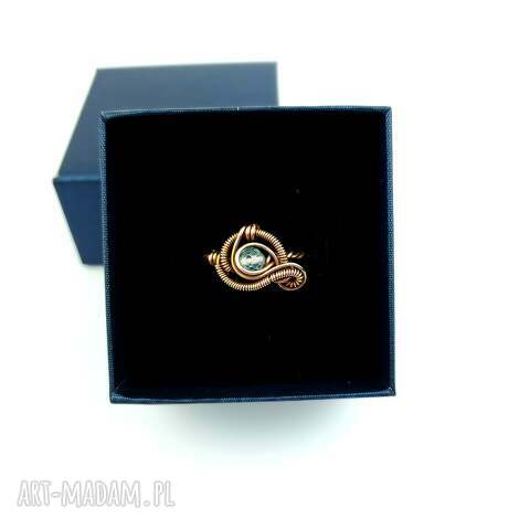 Błękitny topaz - regulowany pierścionek z miedzi (wire wrapping)