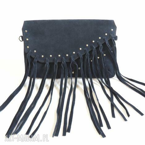 torebka bransoletka zamszowa granatowa z frędzlami, kopertówka, wizytowa