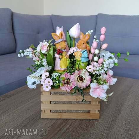 dekoracja na wielkanoc z parą zajączków uroczy stroik wielkanocny, stroiki