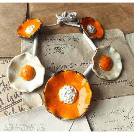 Naszyjnik oranżowo-perłowy - ceramiczny wisior kwiat handmade