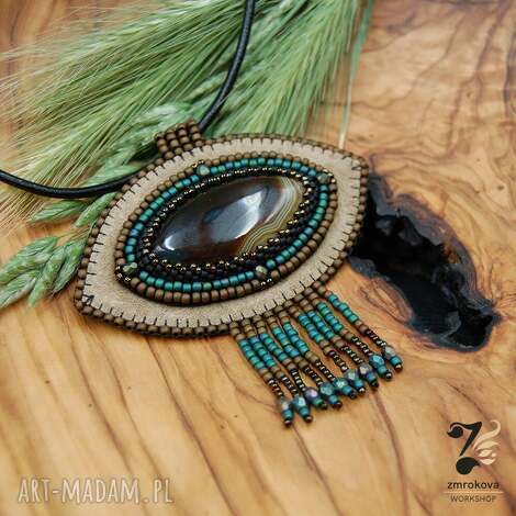 zamszowy wisior z agatem brazylijskim - wisior skórzany brązowy, naszyjnik