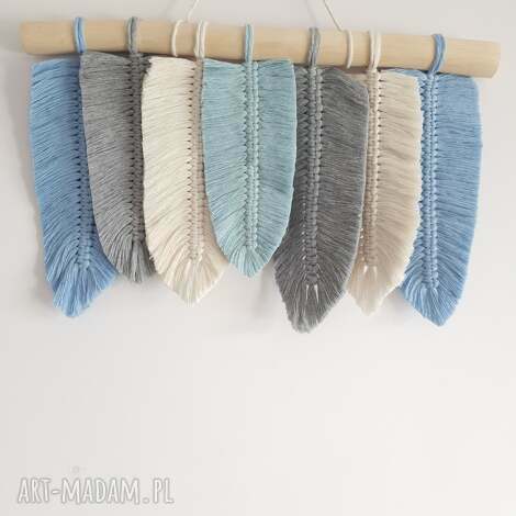 Makrama Light Blue piórka boho - rękodzieło na ścianę