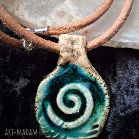 Ceramiczny naszyjnik amulet - Spirala Prawoskrętna Rozwój i Energia na rzemieniu