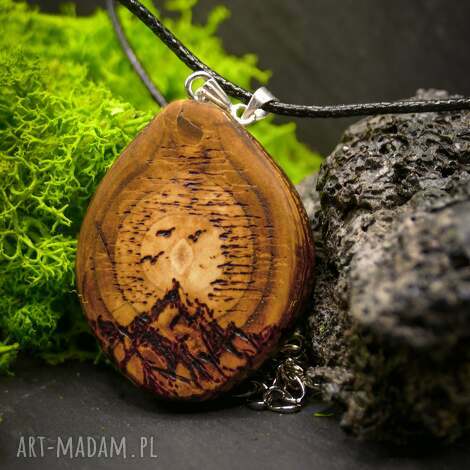 Wisiorek „Górski szczyt” z duszą podróżnika - brzoza, pirografia, ciemny orzech, handmade