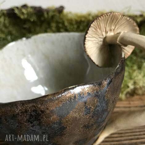 Ceramiczny kubek z motywem leśnego grzyba - prezent dla grzybiarza