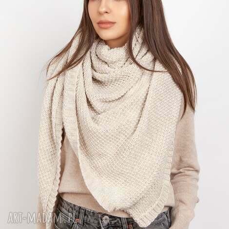 efektowna dzianinowa chusta - beż ciepła trójkątna
