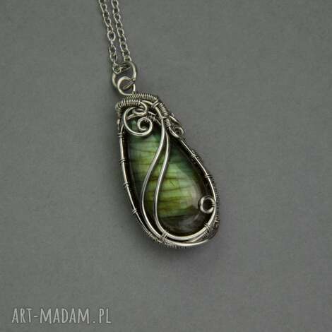Wisiorek z labradorytem - wire wrapping ze stali chirurgicznej