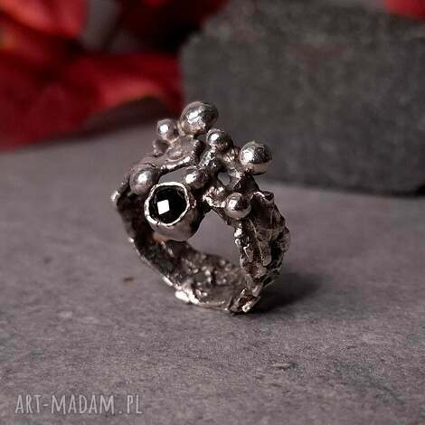 Ręcznie robiony pierścionek handmade - wyjątkowa biżuteria