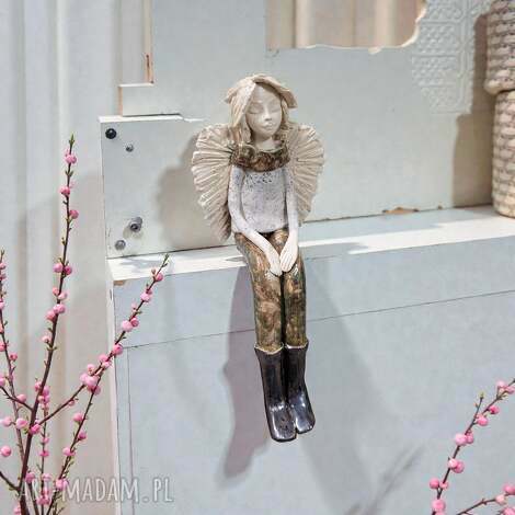 Ceramiczny Anioł Siedzący - ręcznie robiona figurka (biel i zieleń) na półkę lub kominek