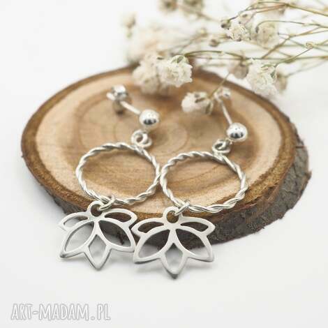 Srebrne kolczyki lotosy midi Jachyra Jewellery - symbol OM i jogi