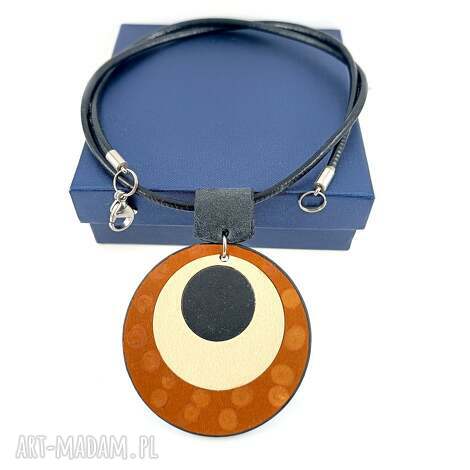 Skórzana zawieszka na rzemieniu - minimalistyczny naszyjnik handmade brąz beż czerń