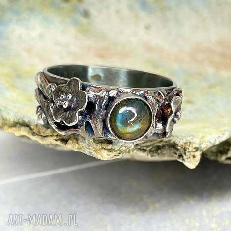 obrączka z labradorytem w kwiatach a1138, pierścionek kamieniem